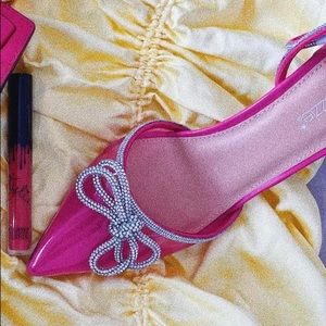 Pink trendy heels with sparkly bow. Pre-owned